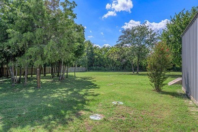 Welcome to this beautiful 3-bedroom, 2-bath, brick home that - photo 24