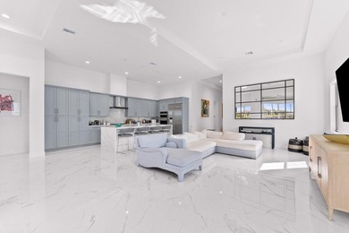 Custom Luxury Waterfront Residence. Exceptional custom-built - photo 5