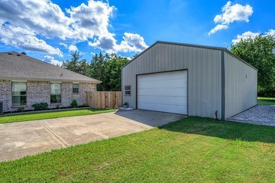 Welcome to this beautiful 3-bedroom, 2-bath, brick home that - photo 29