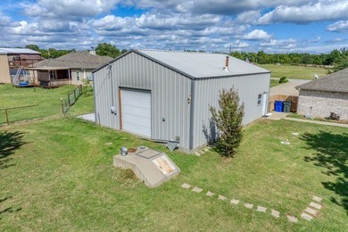 Welcome to this beautiful 3-bedroom, 2-bath, brick home that - photo 34
