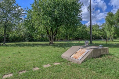 Welcome to this beautiful 3-bedroom, 2-bath, brick home that - photo 35