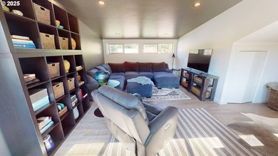This expansive 2,188 sq. ft. home in Gold Beach, Oregon, offers - photo 36