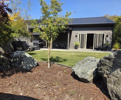This expansive 2,188 sq. ft. home in Gold Beach, Oregon, offers - photo 42