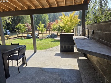 This expansive 2,188 sq. ft. home in Gold Beach, Oregon, offers - photo 46