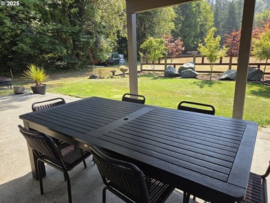 This expansive 2,188 sq. ft. home in Gold Beach, Oregon, offers - photo 47