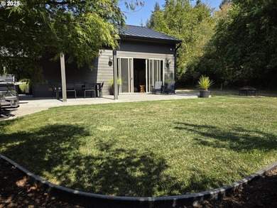 This expansive 2,188 sq. ft. home in Gold Beach, Oregon, offers - photo 48