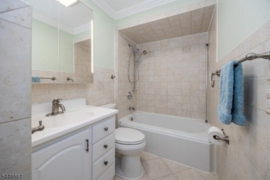 Welcome to this well-maintained 2-bedroom, 2-full-bath interior - photo 7