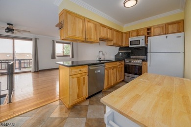 Welcome to this well-maintained 2-bedroom, 2-full-bath interior - photo 9