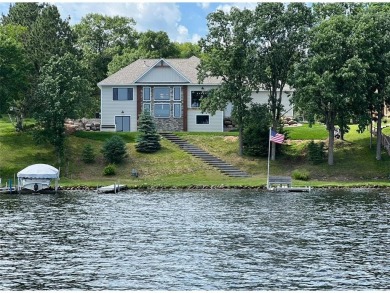 Lake Home For Sale in Nisswa, Minnesota
