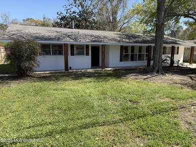 Beautifully remodeled brick ranch just a short walk to the beach - photo 2