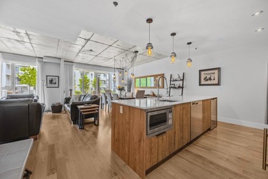 Stunning ground-floor condo in the prestigious Monroe complex in - photo 3