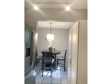 SPECTACULAR QUIET CORNER 2 BEDROOM, 2 *FULL BATHS*, UPDATED UNIT - photo 12