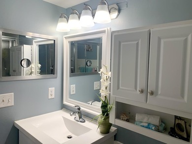 SPECTACULAR QUIET CORNER 2 BEDROOM, 2 *FULL BATHS*, UPDATED UNIT - photo 14