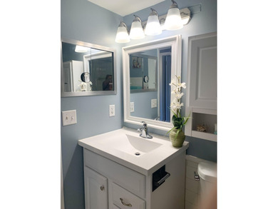 SPECTACULAR QUIET CORNER 2 BEDROOM, 2 *FULL BATHS*, UPDATED UNIT - photo 15