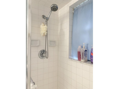 SPECTACULAR QUIET CORNER 2 BEDROOM, 2 *FULL BATHS*, UPDATED UNIT - photo 17