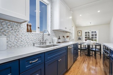 Welcome to this beautifully renovated single level Spanish home - photo 20