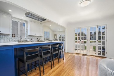 Welcome to this beautifully renovated single level Spanish home - photo 21