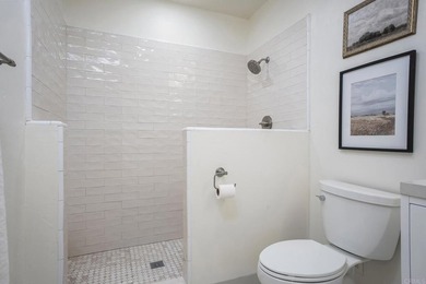 Welcome to this beautifully renovated single level Spanish home - photo 26