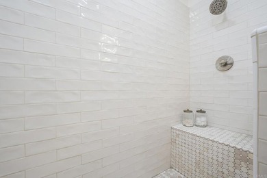 Welcome to this beautifully renovated single level Spanish home - photo 27