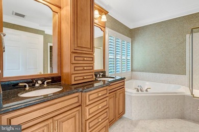 Welcome to this exceptional end-unit Glenhurst model patio home - photo 29