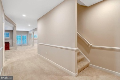 Welcome to this exceptional end-unit Glenhurst model patio home - photo 44