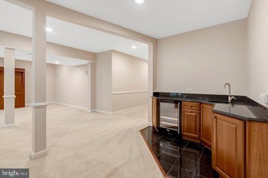 Welcome to this exceptional end-unit Glenhurst model patio home - photo 50