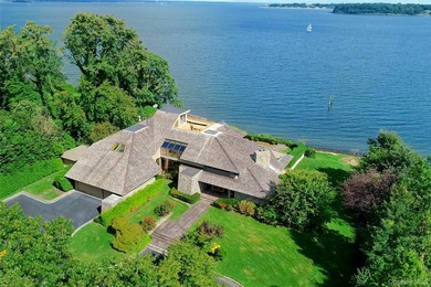 (private lake, pond, coastal) Home For Sale in Great Neck New York