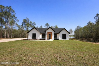 Welcome to your private retreat on the water. Situated on 4.03 - photo 3