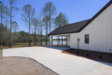 Welcome to your private retreat on the water. Situated on 4.03 - photo 4