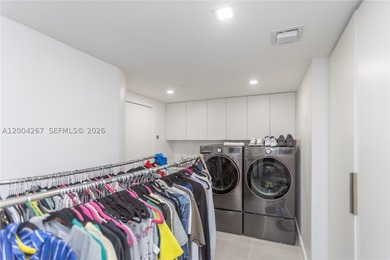 3 bedrooms, 3 bathrooms townhouse featuring unobstructed - photo 16