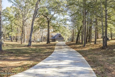 Lake Front Living at its Best!! Fully Furnished Stunning Newly - photo 16