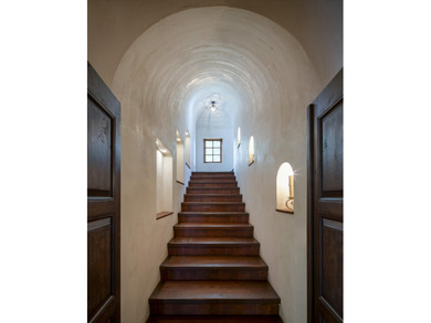 Nestled on 21.77 private acres in Bellevue, this Tuscan estate - photo 21