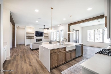 Lake Front Living at its Best!! Fully Furnished Stunning Newly - photo 27