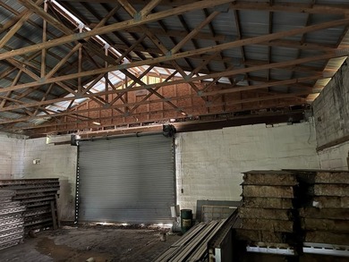 Commercially zoned warehouse for sale in the city limits-ideal - photo 2