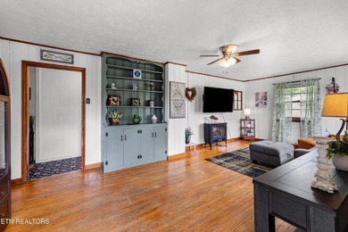 Check out this beautiful 2 bedroom, 1 bathroom home in - photo 3