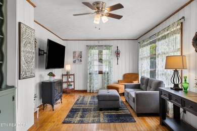 Check out this beautiful 2 bedroom, 1 bathroom home in - photo 4