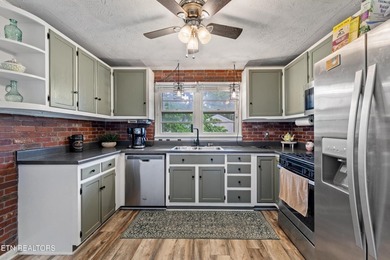 Check out this beautiful 2 bedroom, 1 bathroom home in - photo 8
