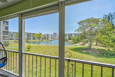 SPECTACULAR WATER VIEWS FROM THIS MODERN, RENOVATED 1-BEDROOM - photo 4