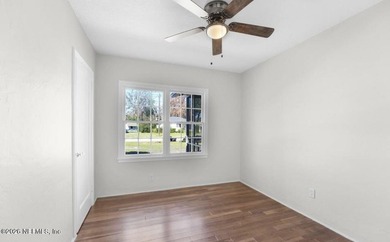 Welcome to this beautifully renovated 3 bedroom, 1 bathroom home - photo 17