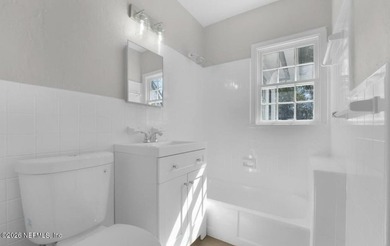 Welcome to this beautifully renovated 3 bedroom, 1 bathroom home - photo 23
