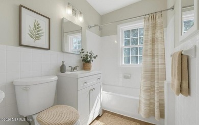 Welcome to this beautifully renovated 3 bedroom, 1 bathroom home - photo 24