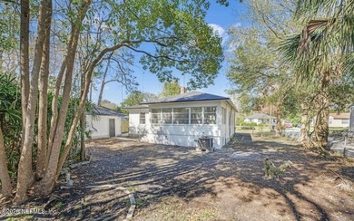 Welcome to this beautifully renovated 3 bedroom, 1 bathroom home - photo 29