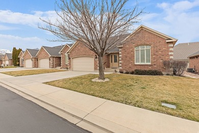 Welcome to this picture-perfect home in a desirable 55+ - photo 2