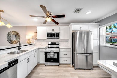GORGEOUS 2 BEDROOM, 2 BATH VILLA WITH SPECTACULAR - photo 2