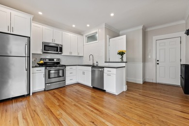 *Congress Street Classic* Urban charm meets modern comfort. Step - photo 5