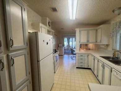 Beautifully maintained Palm Harbor manufactured home offering - photo 5
