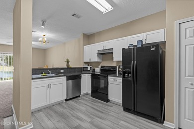**LAKE VIEWS**CENTRAL LOCATION** Enjoy easy commutes with a - photo 4