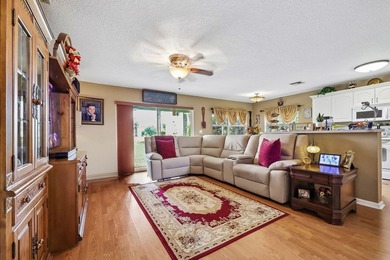 LOCATION, LOCATION, LOCATION! Beautiful, two story, 4 Bedroom/3 - photo 8
