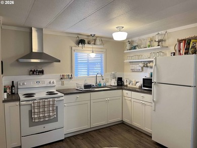 Charming 1-bedroom, 1-bath home located in the gated community - photo 12