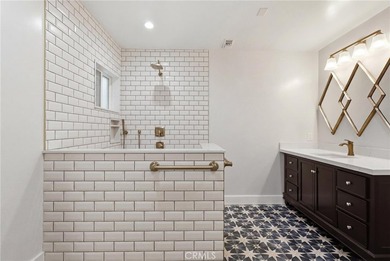 Charming 1920s single-level home situated in the highly - photo 18